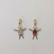 0101029600 - PINGENTE MENINA GOTA 6X8 C/ PROLA 6MM<br>QTDE PCT: 2 PC - VAL PCT: R$ 8,64 - PESO UNIT: 1,270g