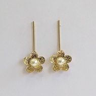 0100235700 - BRINCO PALITO COM FLOR E PROLA 6MM<br>QTDE PCT: 3 PAR - VAL PCT: R$ 12,57 - PESO UNIT: 2,570g