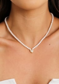 0604282300 - GARGANTILHA EM PEROLA COM ZIRCNIA CORAO<br>QTDE PCT: 2 PC - VAL PCT: R$ 31,98 - PESO UNIT: 7,400g
