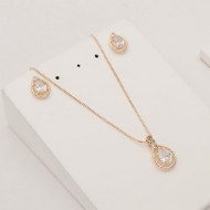 2408002500 - CONJUNTO GOTA TRANADA COM ZIRCONIA<br>QTDE PCT: 3 PC - VAL PCT: R$ 49,17 - PESO UNIT: 4,400g