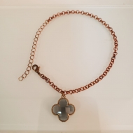 2203007700 - PULSEIRA TREVO GRAFITE<br>QTDE PCT: 2 PC - VAL PCT: R$ 7,80 - PESO UNIT: 3,900g