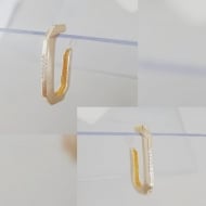 2400038700 - PIERCING J COM ZIRCONIA<br>QTDE PCT: 3 PAR - VAL PCT: R$ 26,07 - PESO UNIT: 2,600g