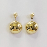 0100229400 - BRINCO DE PROLA 10MM COM MEIA BOLA 28MM<br>QTDE PCT: 2 BR - VAL PCT: R$ 27,54 - PESO UNIT: 7,940g