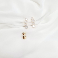 0600508600 - BRINCO ZIRCONIA EARCUFF CORAOES<br>QTDE PCT: 3 PAR - VAL PCT: R$ 26,70 - PESO UNIT: 4,000g
