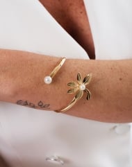 1803091800 - BRACELETE FLOR COM PEROLAS<br>QTDE PCT: 3 PC - VAL PCT: R$ 24,00 - PESO UNIT: 8,800g