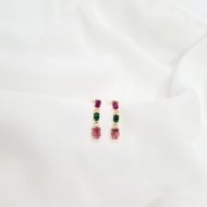 0600504100 - BRINCO STRASS 3 PEDRAS VERDE E ROSA<br>QTDE PCT: 5 PAR - VAL PCT: R$ 26,00 - PESO UNIT: 2,300g