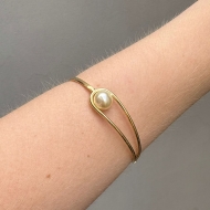 1703113400 - PULSEIRA 1/2 ARO GOTA PEROLA TAM 60MM<br>QTDE PCT: 3 PC - VAL PCT: R$ 23,10 - PESO UNIT: 6,100g