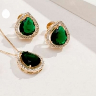2408003400 - CONJUNTO GOTA CRAVADA ZIRCONIA<br>QTDE PCT: 3 PC - VAL PCT: R$ 88,77 - PESO UNIT: 11,900g