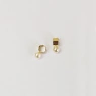 0101031200 - PINGENTE BASE SEXTAVADA COM  PROLA 7MM<br>QTDE PCT: 5 PC - VAL PCT: R$ 8,20 - PESO UNIT: 0,540g