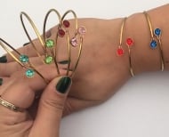 1603349100 - BRACELETE FIO 2 PEDRA COLORIDA GOTINHA<br>QTDE PCT: 5 PC - VAL PCT: R$ 24,05 - PESO UNIT: 3,950g