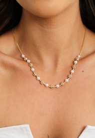 0604282900 - GARGANTILHA EM PROLA COM DETALHE EM BOLA DE FOGO(STRASS)<br>QTDE PCT: 3 PC - VAL PCT: R$ 41,97 - PESO UNIT: 5,900g
