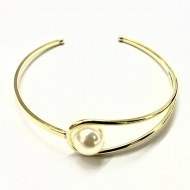 1703113400 - PULSEIRA 1/2 ARO GOTA PEROLA TAM 60MM<br>QTDE PCT: 3 PC - VAL PCT: R$ 23,10 - PESO UNIT: 6,100g