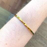 1703111100 - PULSEIRA FIO LAMINADO E TORCIDO NO MEIO TAM 60MM<br>QTDE PCT: 3 PC - VAL PCT: R$ 12,30 - PESO UNIT: 5,000g