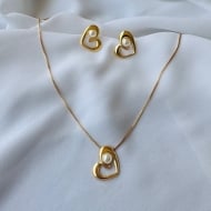 1808009900 - CONJ CORAO COM DETALHE EM PEROLA<br>QTDE PCT: 3 PC - VAL PCT: R$ 38,97 - PESO UNIT: 4,300g