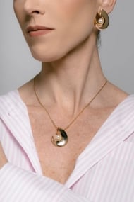 1808010900 - CONJUNTO CARACOL COM DETALHE EM PROLA<br>QTDE PCT: 3 PC - VAL PCT: R$ 32,97 - PESO UNIT: 8,800g
