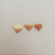 1600338700 - BRINCO 3 CORACOES CHAPA LISA<br>QTDE PCT: 5 PAR - VAL PCT: R$ 21,00 - PESO UNIT: 1,500g