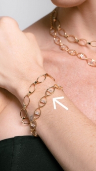 0603718600 - PULSEIRA AMENDOA COM DETALHE EM ZIRCNIA<br>QTDE PCT: 2 PC - VAL PCT: R$ 25,80 - PESO UNIT: 5,800g