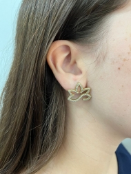 1000720000 - BRINCO FLOR COM ZIRCONIA<br>QTDE PCT: 1 PRS - VAL PCT: R$ 20,40 - PESO UNIT: 4,000g