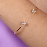 2403000300 - BRACELETE COM PEDRA CARRE 6<br>QTDE PCT: 3 PC - VAL PCT: R$ 32,67 - PESO UNIT: 3,300g