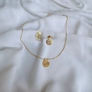 0608211300 - CONJUNTO CARACOL PEQUENO COM DETALHE EM ZIRCNIA<br>QTDE PCT: 3 PC - VAL PCT: R$ 26,97 - PESO UNIT: 3,500g
