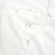 0608207200 - CONJUNTO ZIRCONIA BAGUETE 6X8 E PEROLA 45CM<br>QTDE PCT: 3 PC - VAL PCT: R$ 32,70 - PESO UNIT: 5,300g