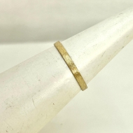 0502804700 - ALIANCA 2MM QUADRADA LIXADA<br>QTDE PCT: 100 PC - VAL PCT: R$ 126,00 - PESO UNIT: 0,200g