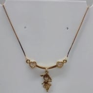 2404011900 - COLAR FILHA MENINA C/ACESSORIO CRAVEJADO<br>QTDE PCT: 3 PC - VAL PCT: R$ 49,17 - PESO UNIT: 4,260g