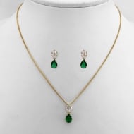 2308000300 - CONJUNTO ZIRCNIA OVAL CRISTAL E GOTA VERDE<br>QTDE PCT: 5 PC - VAL PCT: R$ 50,30 - PESO UNIT: 4,000g