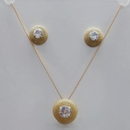 2408003600 - CONJUNTO REDONDO CRAVADO COM DETALHES<br>QTDE PCT: 3 PC - VAL PCT: R$ 52,47 - PESO UNIT: 9,000g