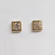 0100235100 - BRINCO ZIRCONIA CARR8X8<br>QTDE PCT: 3 PAR - VAL PCT: R$ 16,38 - PESO UNIT: 2,980g