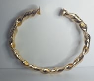 1303491900 - PULSEIRA TUBO TORCIDO<br>QTDE PCT: 2 PC - VAL PCT: R$ 17,92 - PESO UNIT: 6,200g